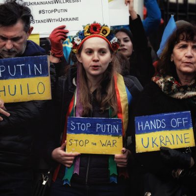 Menschen demonstrieren in London gegen den Krieg in der Ukraine. (Foto: Garry Knight/Flickr)